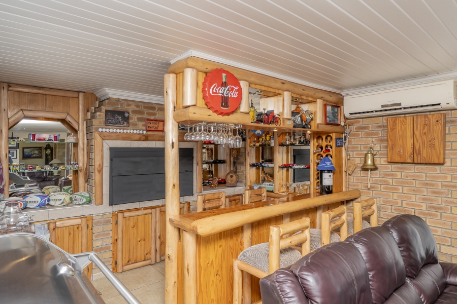 8 Bedroom Property for Sale in Brackenfell South Western Cape